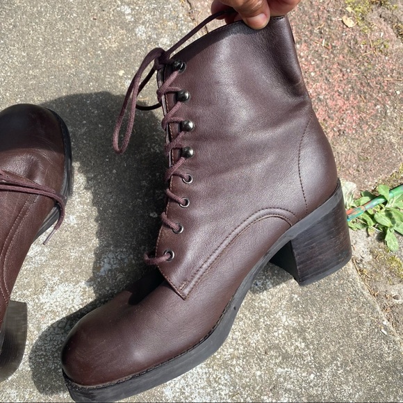 Vintage 90s lace up Brown Leather Boots 8 - Picture 7 of 15